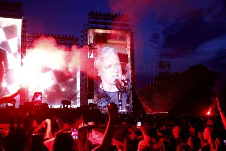 USTAŠKI DERNEK U ŠKOLAMA! Nagrađivali decu jer su išli na Tompsonov koncert!