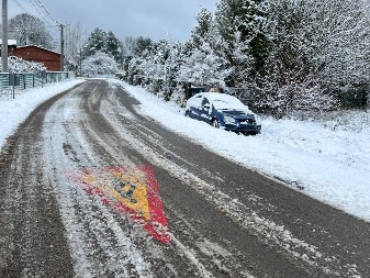 Poledica i sneg na putu: Jedna greška vozača može biti kobna, evo kako da reagujete