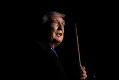 TRAMP OTKRIO ŠTA JE REKAO RIVALIMA U BELOJ KUĆI: Amerika je preuzela venecijansku naftu da spreči Kinu i Rusiju  