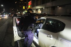  UHAPŠEN ZBOG NASILJA Bivšu izvukao iz kola, uvukao u svoje vozilo, zadao joj par udaraca