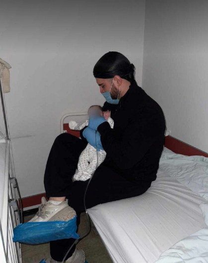 ADAKTAR U BOLNICI DRŽI ĆERKU Priključena na kiseonik, on u suzama saopštio šta se desilo! (FOTO)