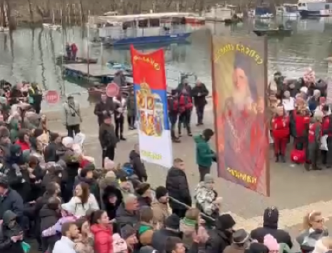 BOG SE JAVI! PANČEVAC OGNJEN DOPLIVAO PRVI DO ČASNOG KRSTA! (FOTO/VIDEO)