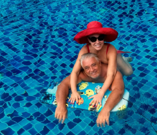 BRENA SKINULA GIPS, OPORAVLJA SE NA TAJLANDU! Sa porodicom na egzotičnoj destinaciji uživa u bikiniju (VIDEO)