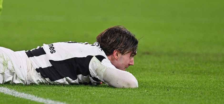 IZABRAO ŠVAJCARSKU PRE SRBIJE, SAD HVALI DUCIJA Nekadašnji fudbaler Arsenala poručio bivšem klubu: Dovedite Vlahovića