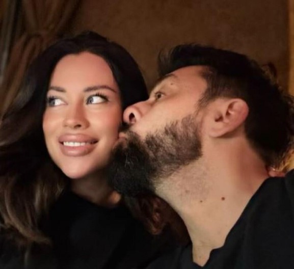 VERSAČE HALJINA OD SIROVE SVILE! Evo kako je izgledala žena Ognjena Amidžića pre 15 godina, isplivala fotografija sa mature! (FOTO)