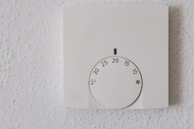 USPELA JE DRASTIČNO DA SMANJI RAČUN ZA STRUJU Tokom zime plaća samo 3.000 dinara