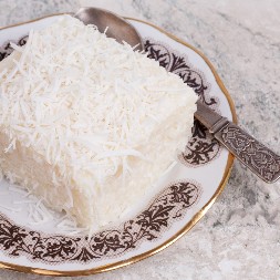 KOKOS KOLAČ Sočan i sladak, vraća u dane letovanja, za pravo uživanje