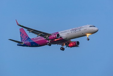 VIZ ER PRVA „ŽRTVA“ SANKCIJA NIS-U Mađarska aviokompanija više ne toči gorivo na „Nikoli Tesli“