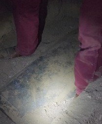 ŠTA JE OVO, MAJKO MILA? Kopali usred pustinje, pa naišli na misteriozan predmet, nacrtani simbol ledi krv u žilama! (FOTO)