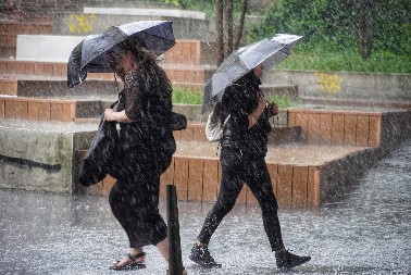 KIŠA, KIŠA I KIŠA! Na Srbiju će se SRUČITI pljuskovi - evo kad počinje POTOP!
