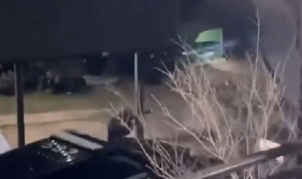 SEDAM POLICAJACA JE UPUCANO! Odjekuje paljba, užas u Americi! (UZNEMIRUJUĆI VIDEO)