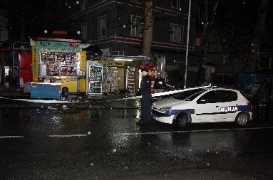 NEUSPELA PLJAČKA TRAFIKE Kada su razbojnici zatražili novac, radnik je isukao alatku pa su oni pobegli