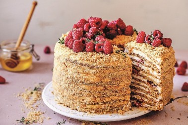 RUSKA TORTA KOJA JE OSVOJILA DOMAĆICE U SRBIJI Napravite Medovik i svekrva će vam pozavideti