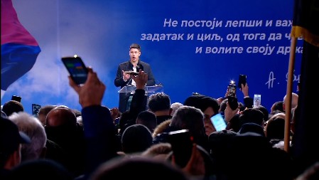 MILOŠ, KOJI IMA PROSEK 10 NA MEDICINI, POSLAO MOĆNU PORUKU U JAGODINI Uzbuđen sam što učestvujem u stvaranju pokreta za razvoj naše zemlje