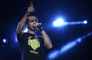 U NAJVEĆEM JEKU POPULRNOSTI ZADESILE GA TRI VELIKE TRAGEDIJE Njegovi albumi su bili prodavaniji od Breninih i Cecinih, a evo čime se danas bavi!