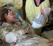 TRUDNA SKAKALA KROZ PROZOR DA POBEGNE OD VATRE Muž je pridržavao noge, gušio se od dima, a onda im se dogodilo čudo! (VIDEO)