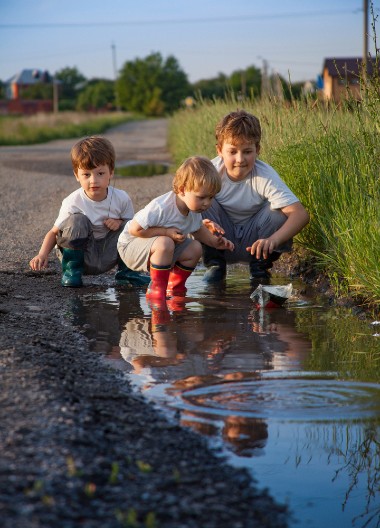 VIC DANA Tri dečaka pričaju čiji je otac najbrži...