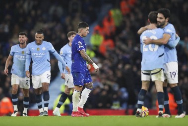 "GRAĐANI" SE VRAĆAJU U IGRU Novajlija kiksnuo, Haland i Foden vadili kestenje iz vatre, ali je Siti pobedio