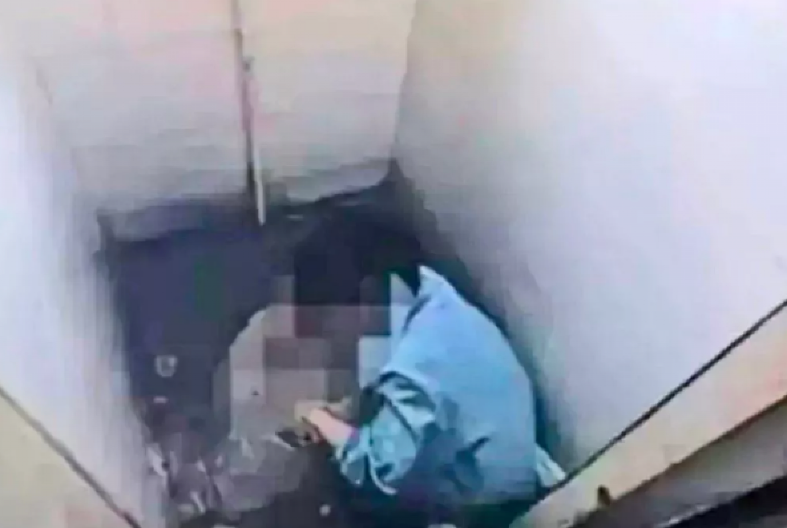 RADNICI ZGROŽENI, ISPLIVALE ŠOK FOTOGRAFIJE Šefovi ove firme snimali ih u toaletu (FOTO)