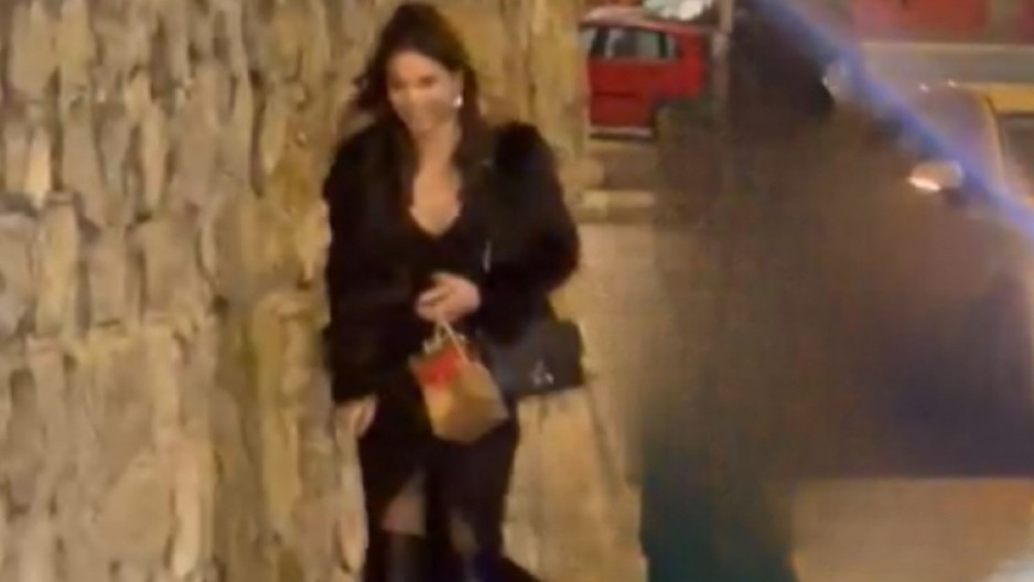 OVA ATRAKTIVNA BRINETA JE KUMA ANASTASIJE RAŽNATOVIĆ! Unuka je fudbalske legende, a završila je čak dva fakulteta!