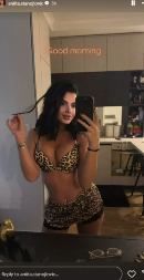 POBEDNICA ELITE NAKON SKANDALA SA ANĐELOM POZIRALA GOLA Anita u izazovnom izdanju zapalila internet! (FOTO)