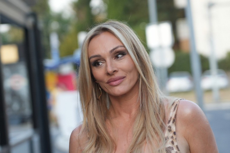 "NE MOGU NIKOG DA NATERAM NA SILU…" Anabela Atijas ne želi više da ćuti