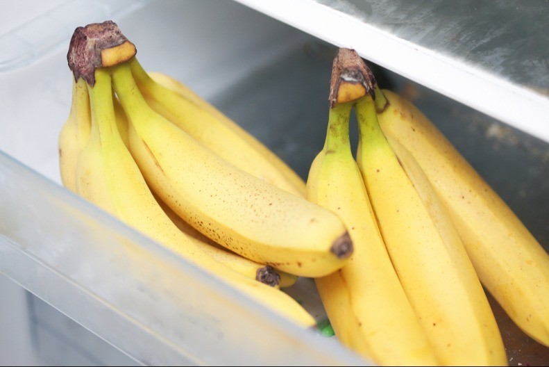 DRŽITE BANANE U FRIŽIDERU? Evo zašto to nije pametno, bolje ih stavite na ovo mesto