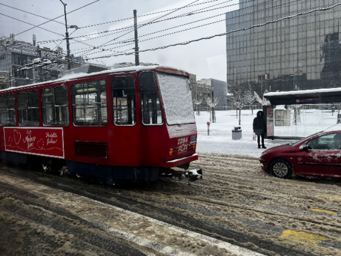 IZMENJENO 10 LINIJA GSP Poledica pravi problem, ako idete prevozom ovo morate da znate