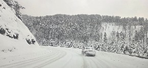 PONOVO UDARILA SNAŽNA MEĆAVA, OVO SU SLIKE SA LICA MESTA! Duže od 24 časa pada sneg u ovom mestu u Srbiji (VIDEO)