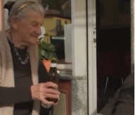  BAKA ANA IMA 100 GODINA I NAJSTARIJI JE BARISTA NA SVETU "Ovaj kafić mi je druga kuća"