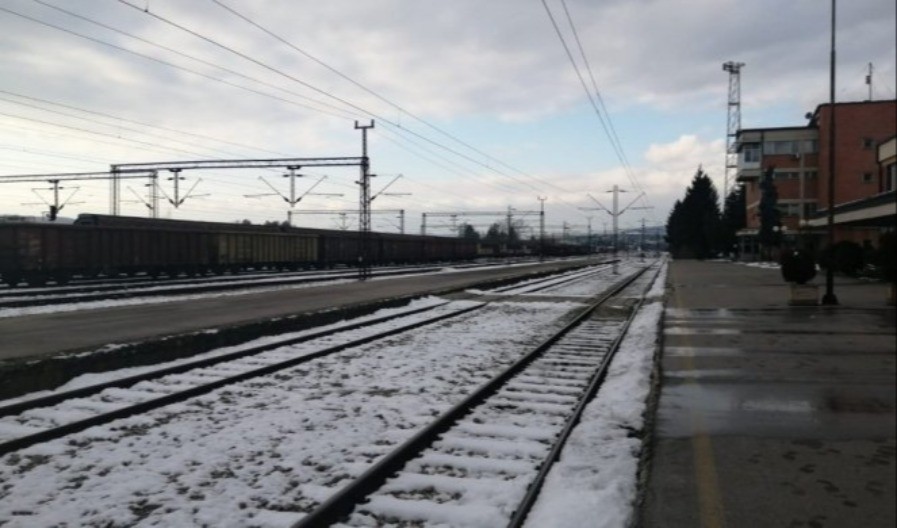 BORBA PROTIV SNEGA Na srpskim prugama angažovano više od 800 radnika 