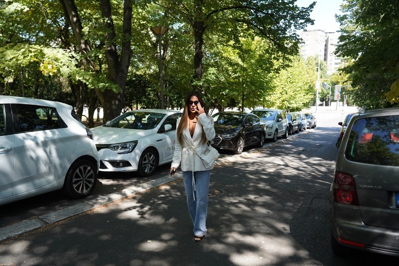 "JE L' IMAM ROK ZA BRAK I DECU?" Pevačicu pitali da li je zakasnila sa udajom, burno reagovala na pitanje