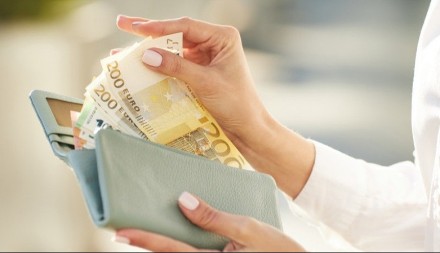 Mogu da zaborave na stezanje kaiša: Pare će se lepiti za 3 horoskopska znaka već od 12. januara!