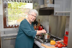 „Nisam vam ja dadilja, već majka i baka“: Olga (68) iz Beograda oplela po sinu i snaji koji su je uvredili