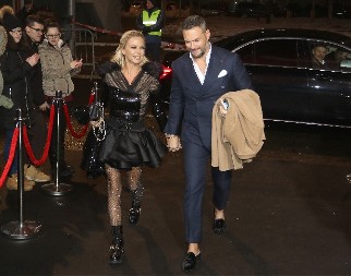 SKANDAL U HRVATSKOJ Poznata pevačica sa bendom uništavala kulturno nasleđe!