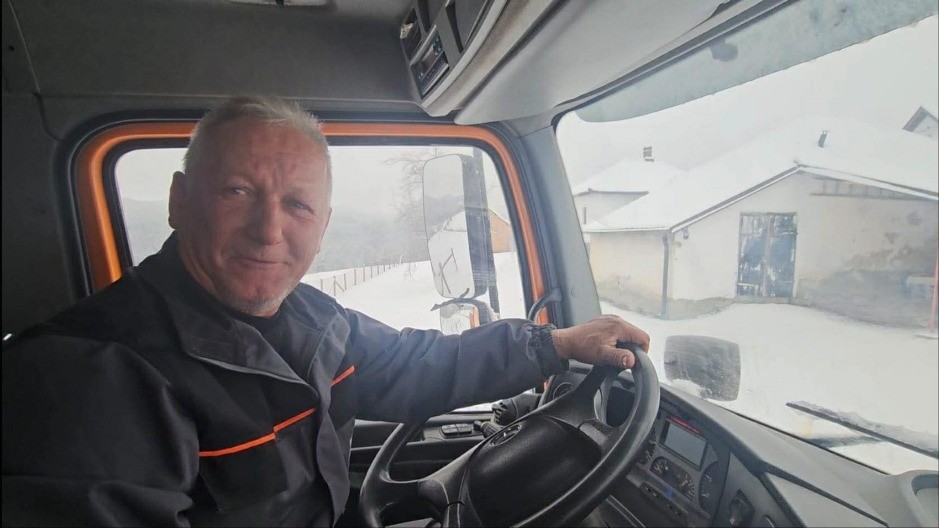 STARAC SLOMIO NOGU U UDALJENOM SELU, ON ODMAH SKIPOM OTIŠAO PO NJEGA Putar Željko je heroj Suvobora: Ja ne znam kad taj čovek spava (FOTO)