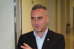 "IZDRŽI, NEK JE BOG SA TOBOM" Naš političar se bori za život!  