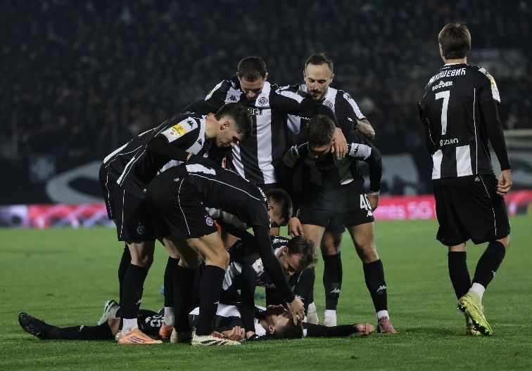 ODUŠEVIO TOKOM JESENI Srpski napadač (22) pojačao crno-bele 