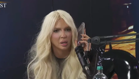 "VIDI KAKO GRIZE" Oženjeni pevač ostavio komentar na Karleušin privatan snimak, pevačica odmah odgovorila!