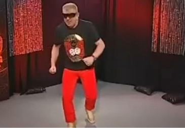 POZNAT KAO SKANDAL MAJSTOR, A IMA TRI FAKULTETA Šokantni detalji o poznatom pevaču!