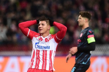 NIKAKO DA GA KRENE Zvezda ga prodala za 8 miliona evra, za dve godine postigao dva gola, a sada je pred odlaskom u drugu ligu