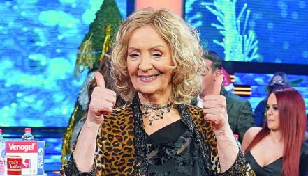 LEPA LUKIĆ PROSLAVLJA ROĐENDAN Već odavno u devetoj deceniji, evo koliko godina puni! 