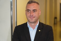 "SPREMAN SAM ZA NOVU POBEDU" Naš političar operisao tumor 2018. godine, a sada ide na još jednu intervenciju!