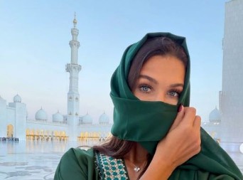 "KAO BOGINJA!" Svi pričaju o njenom izdanju u džamiji - ruska teniserka očarala fanove u Abu Dabiju