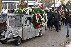 SVEŠTENIK KOJI JE DRŽAO OPELO NEKADA JE BIO GLUMAC Na sahrani Ninkovića nisu ga prepoznali