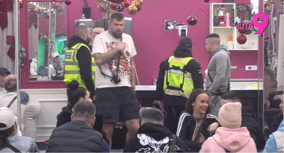 NAKON SUSRETA SA MILICOM, TERZA SVE SLABIJI SA ŽIVCIMA Doživeo pomračenje, pa napravio haos u kući!