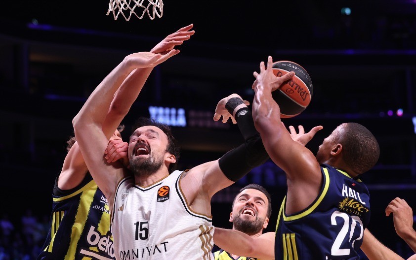 SVE JE REALIZOVANO Crno-beli doveli novog centra 