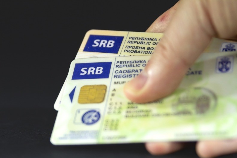 POSKUPLJUJE REGISTRACIJA AUTOMOBILA To ne važi za sve, ova grupa ima popust DO 20.000 DINARA