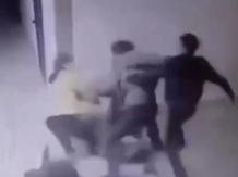 UZNEMIRUJUĆE DO KOSKE Nož u grudi: Pojavio se snimak ubistva MMA borca