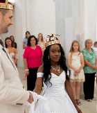 PRIMILA PRAVOSLAVLJE, SLAVI BOŽIĆ I OBOŽAVA PEČENJE Devojka iz Zambije se udala za Srbina, a evo kakav odnos ima sa svekrvom (FOTO/VIDEO)